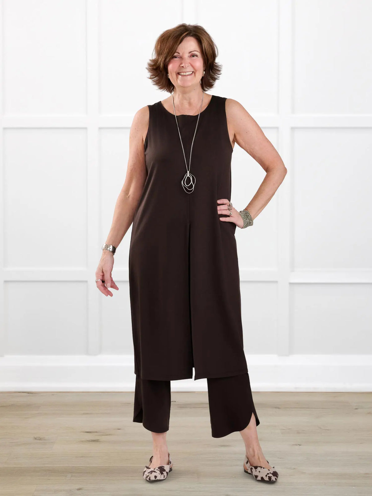 Alaya front-slit sleeveless long tunic