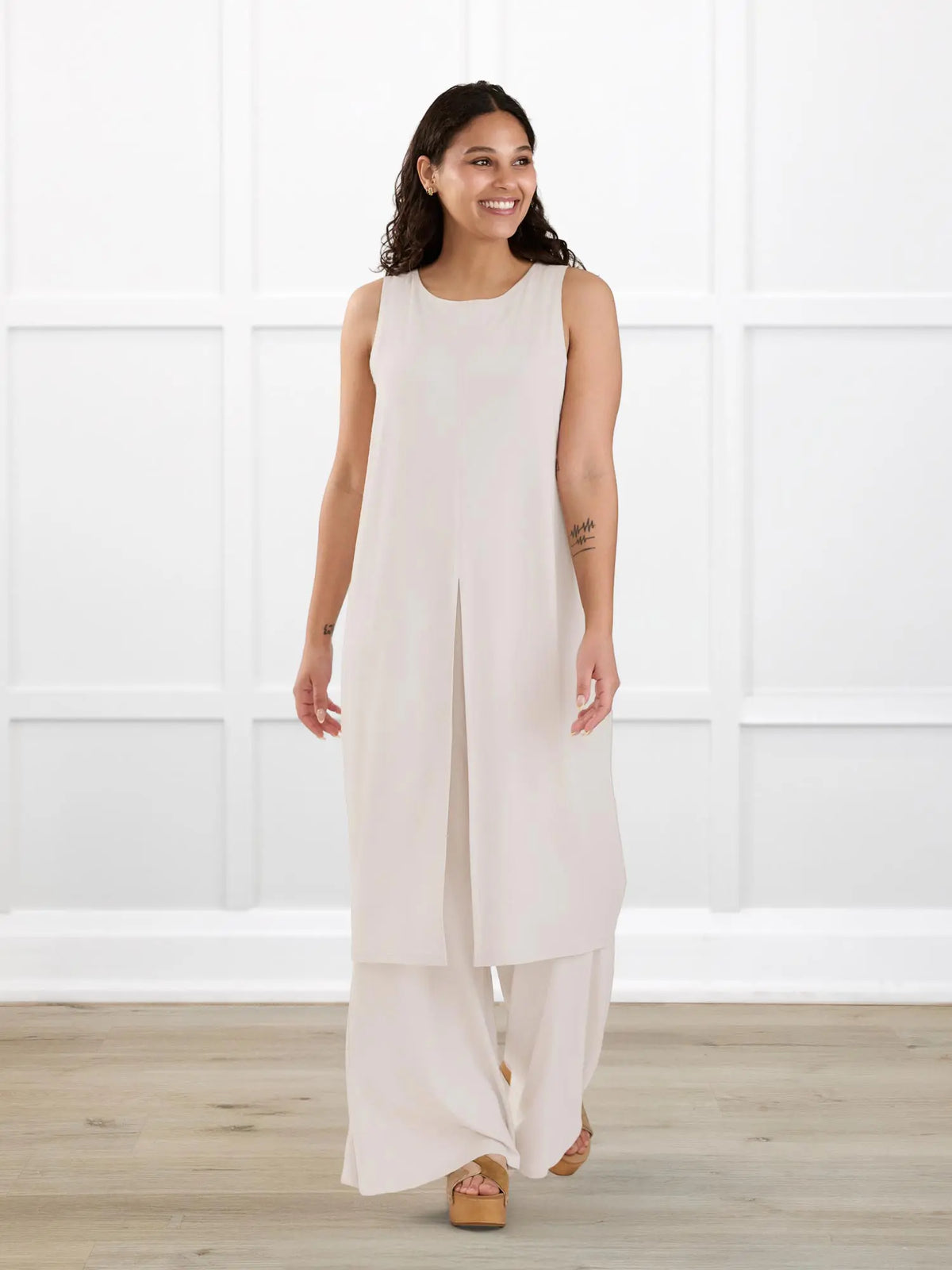 Alaya front-slit sleeveless long tunic