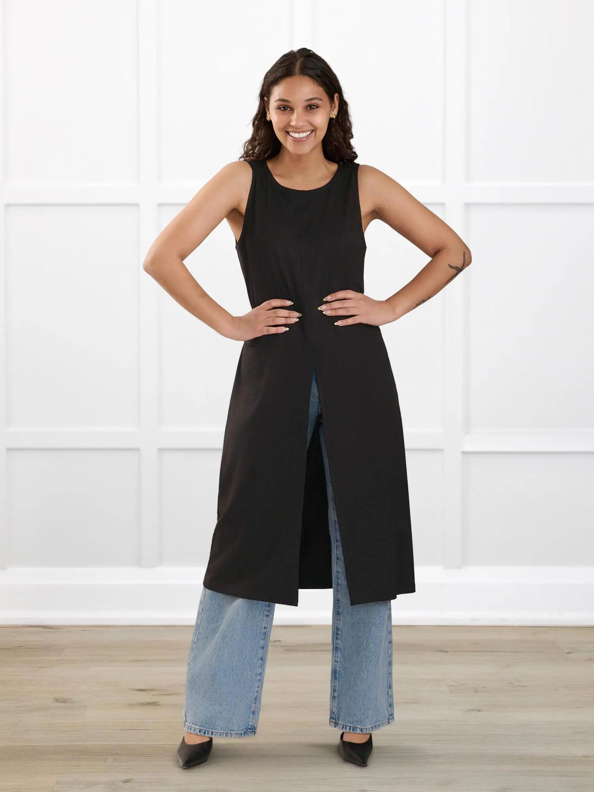 Alaya front-slit sleeveless long tunic
