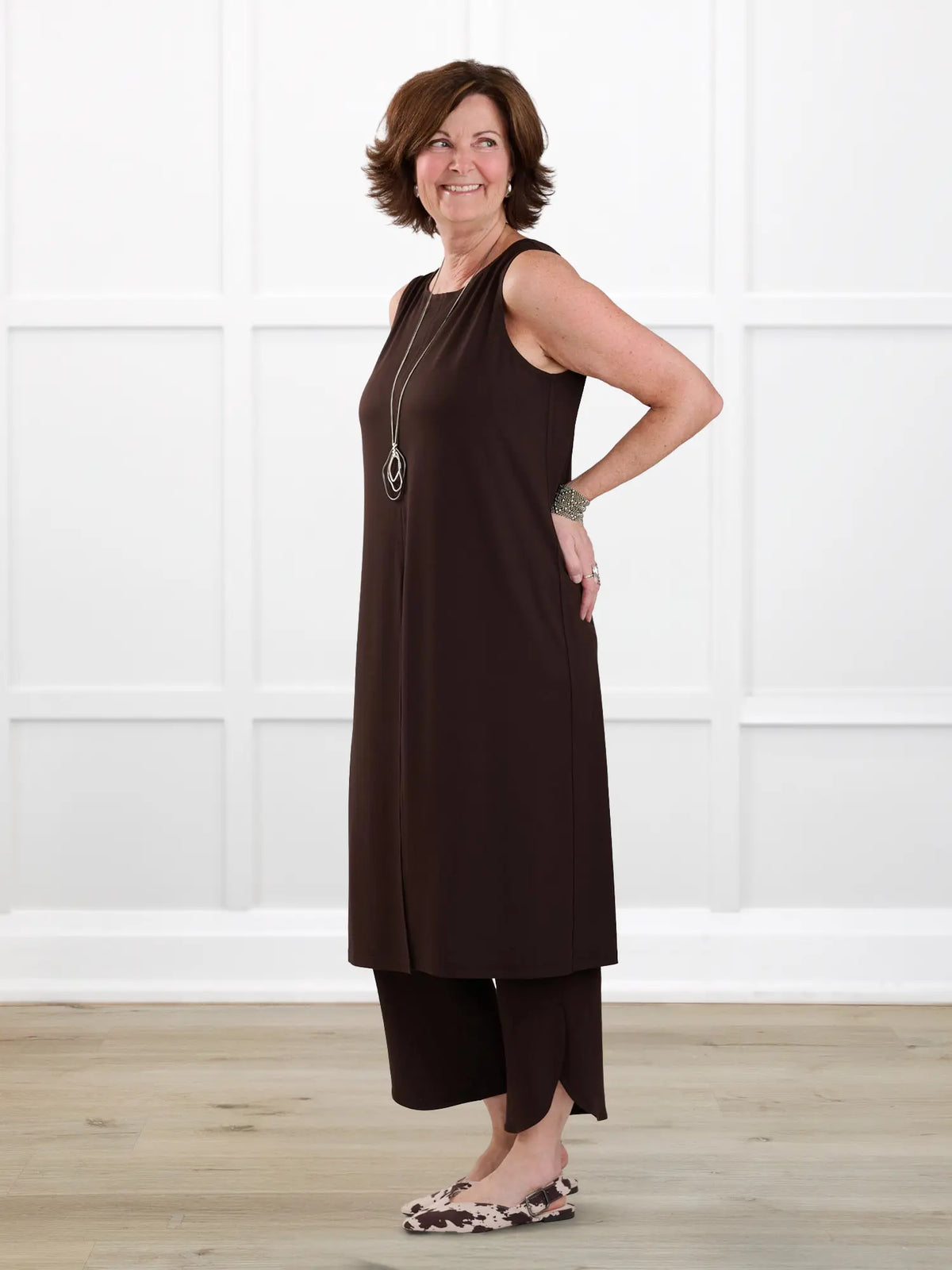 Alaya front-slit sleeveless long tunic