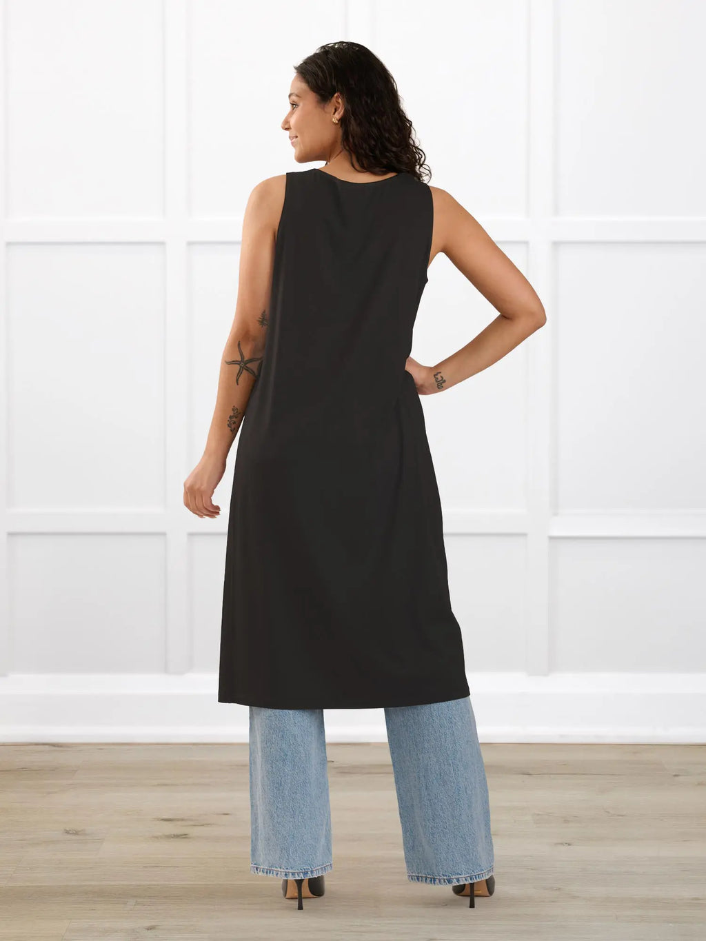 Alaya front-slit sleeveless long tunic