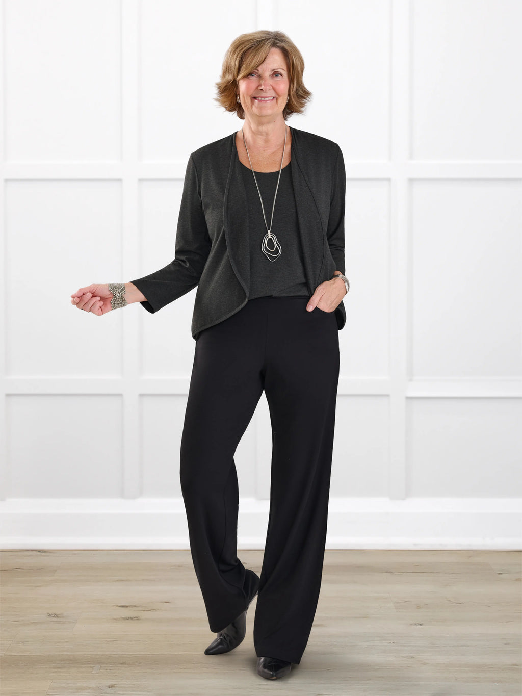 Avalynn mid-rise straight leg pant