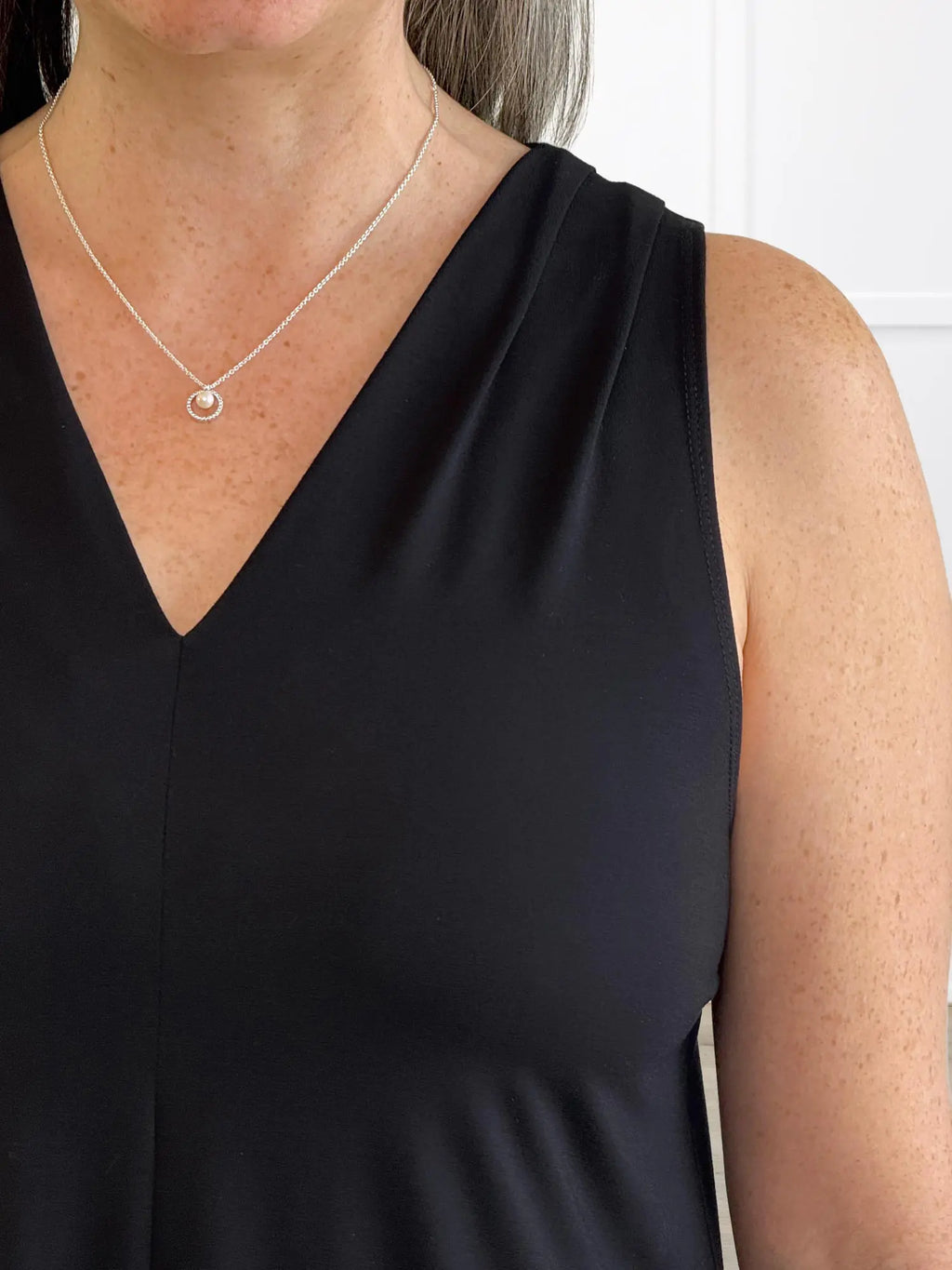 Bevlyn sleeveless v-neck pocket dress