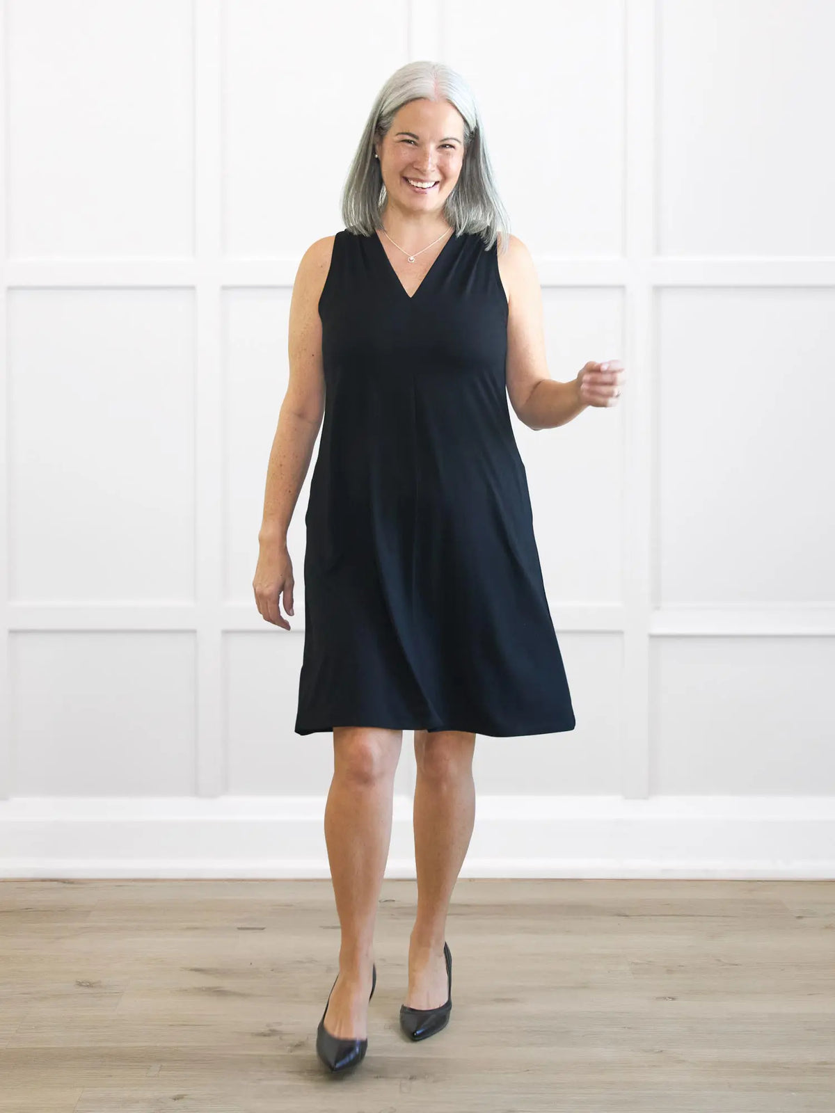 Bevlyn sleeveless v-neck pocket dress