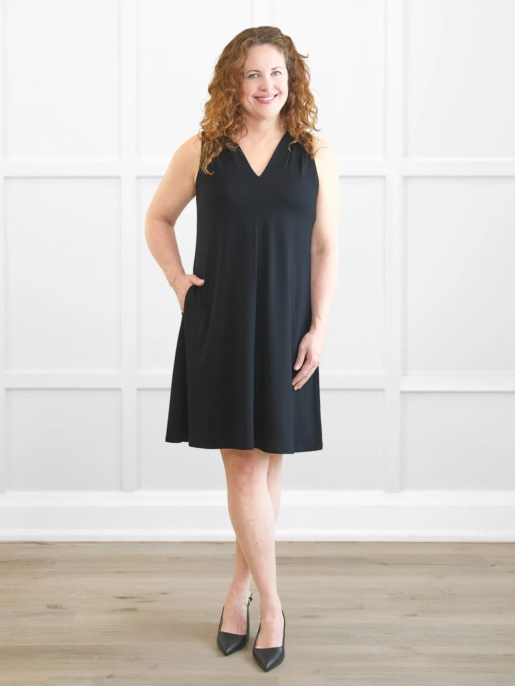 Bevlyn sleeveless v-neck pocket dress