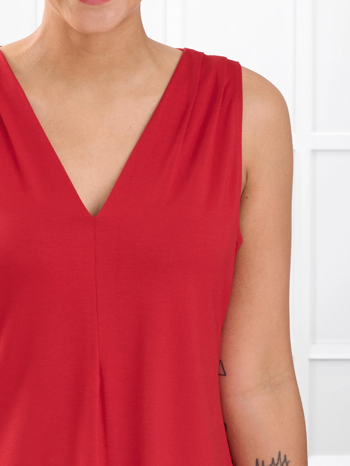 Bevlyn sleeveless v-neck pocket dress