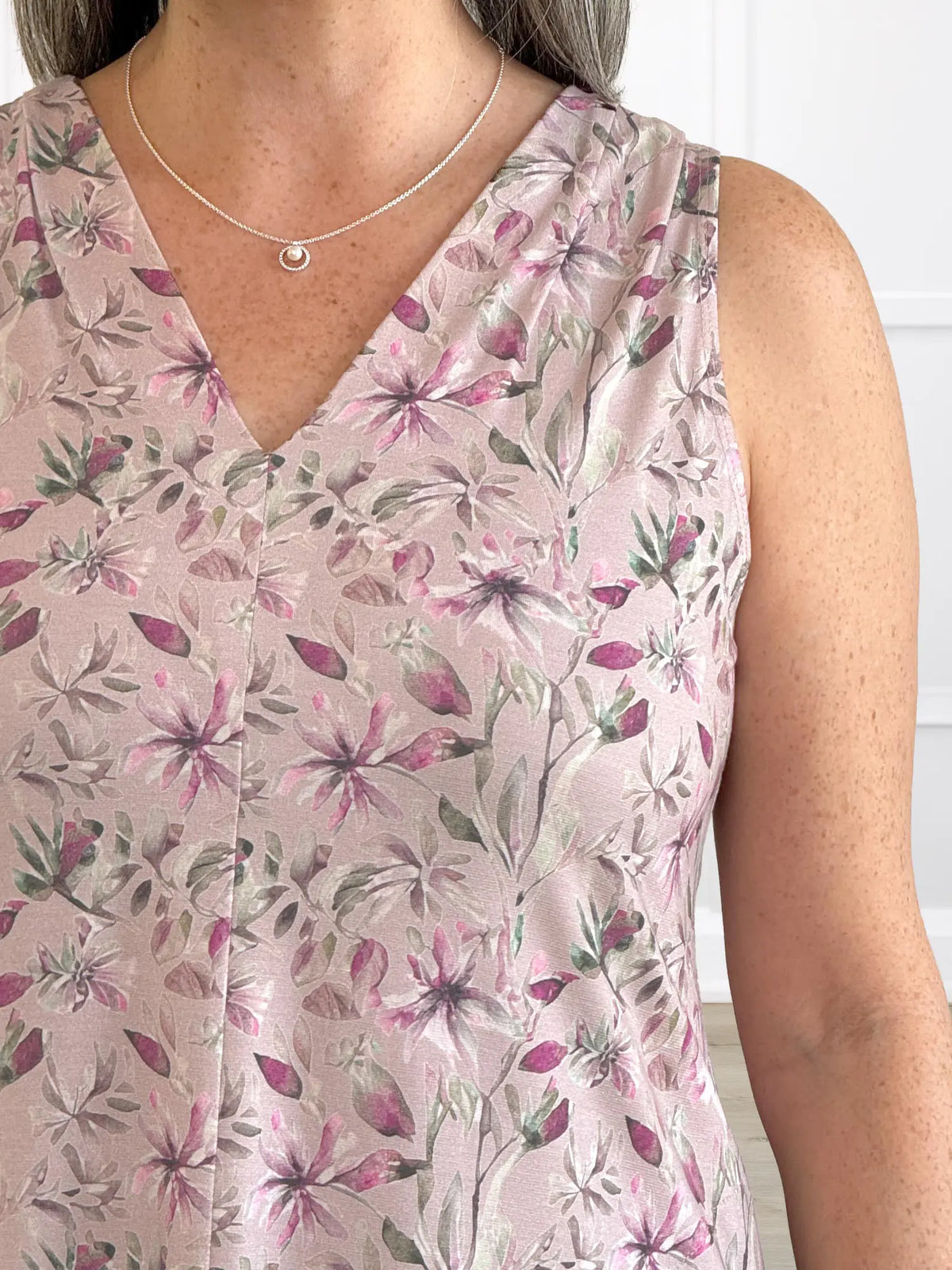 Bevlyn sleeveless v-neck pocket dress