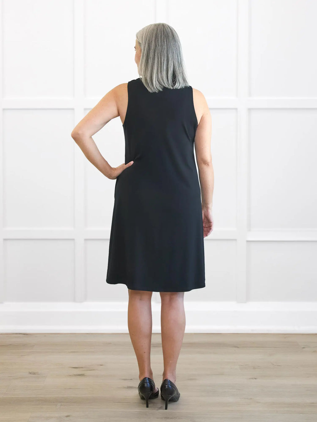 Bevlyn sleeveless v-neck pocket dress